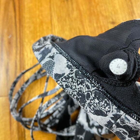 🪦 lulemon Free To Be Serene Bra
Interlaced Starlight Black Size 4 - Picture 10 of 10